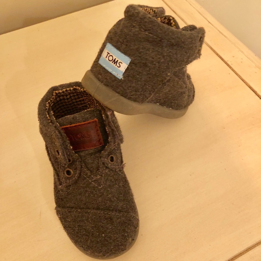 Toddler toms size 5 paseo mid bootie